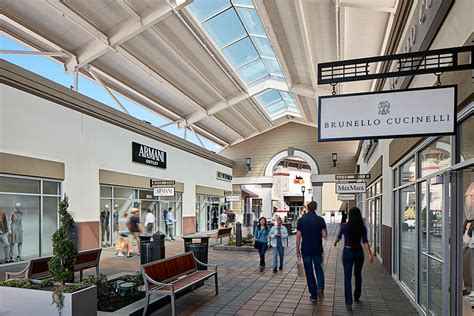 Outlet store: Versace, Livermore Premium Outlets (Paragon 